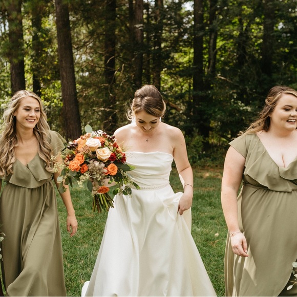 Wedding Dress - One of a Kind - Picture 5 of 5